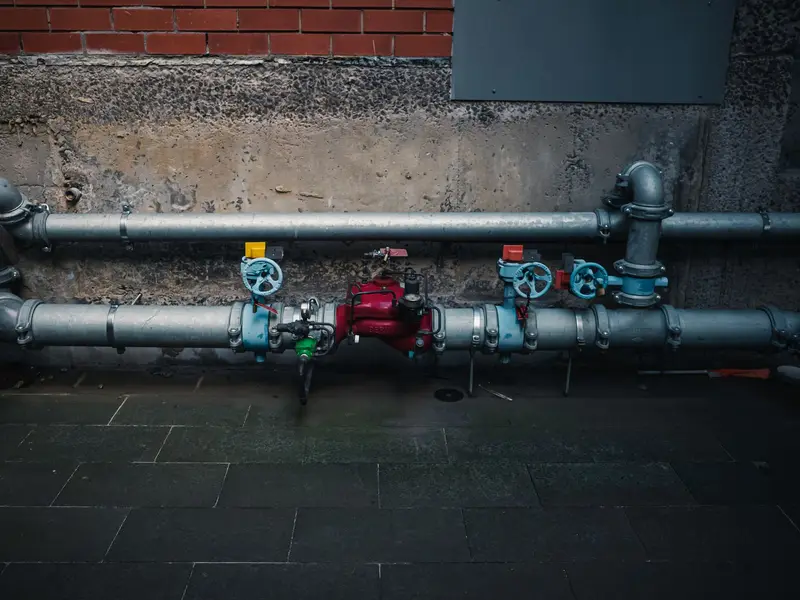 Commercial plumbing in Miami: building supply piping with valves